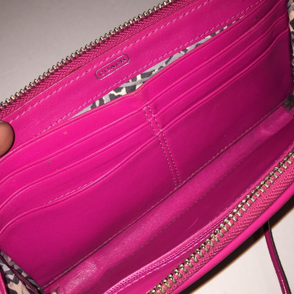 COACH Poppy Collection deep fuchsia wristlet - Picture 4 of 8